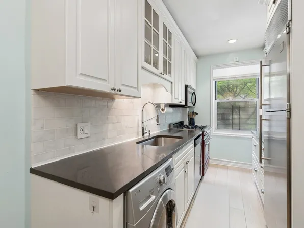 300 West 53rd Street 2E image 2 of 7