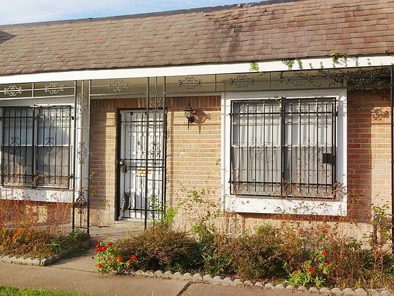 HOME SWEET HOME! BEAUTIFUL WELL-KEPT TOWNHOME AS A STARTER HOME.