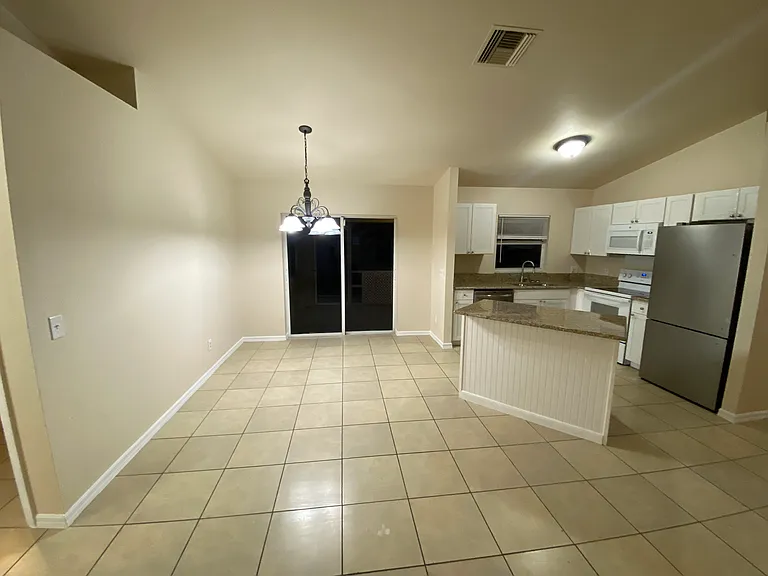 129 Zenith Cir — Photo 12