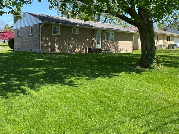 3rd image of 405 Monterey Dr