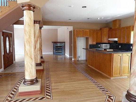 5th image of 210 Langley Ave