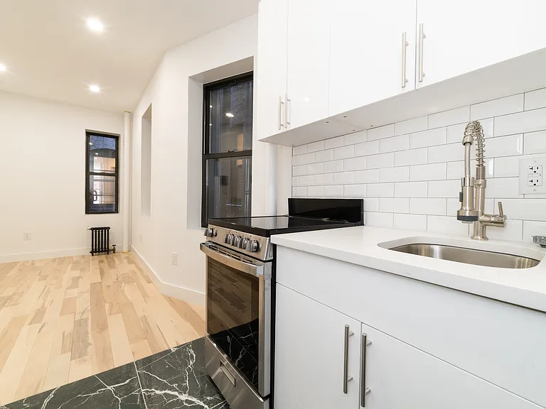 703 9th Ave #4D — Photo 6