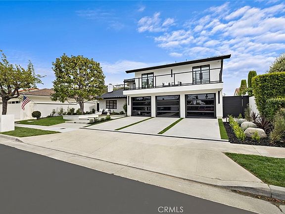 3rd image of 6 Monterey Cir