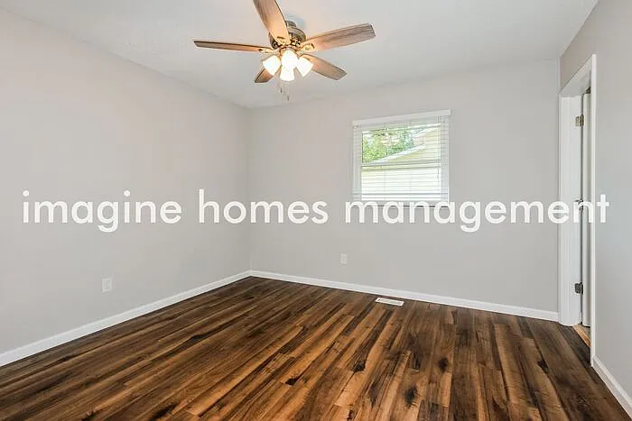 2717 Greenleaf Dr — Photo 6