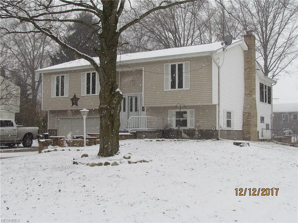 1469 Summerset Dr photo 1