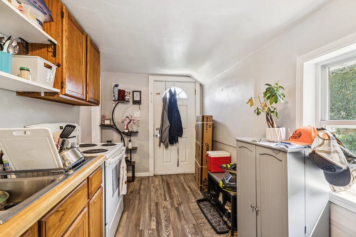 Building Photo - 220 Cherry St #C