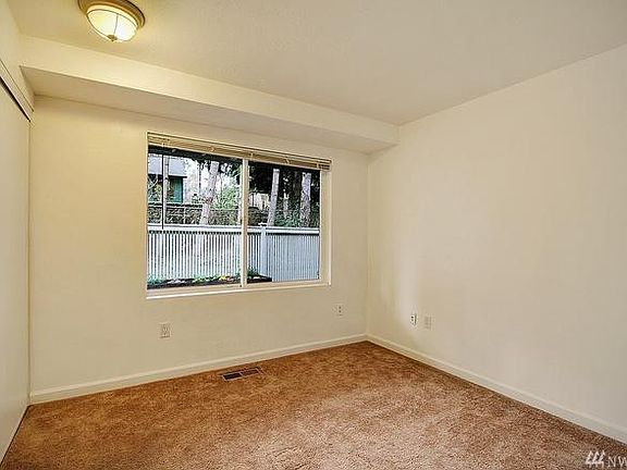 4th image of 9805 NE 124th St APT 101