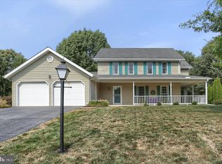 106 Stonehedge Dr, Carlisle, PA 17015