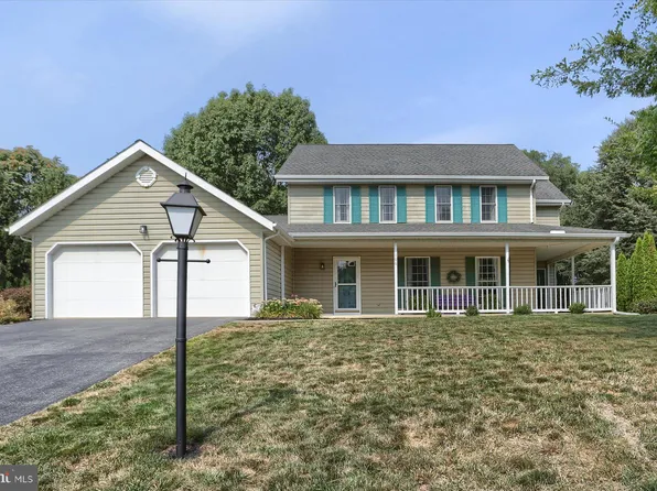 106 Stonehedge Dr, Carlisle, PA 17015