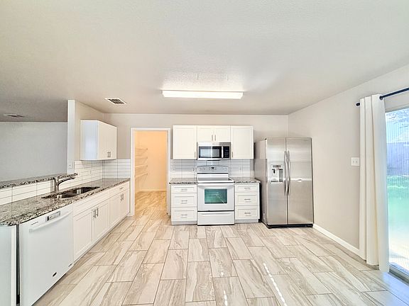 5th image of 2809 Briargrove Ln