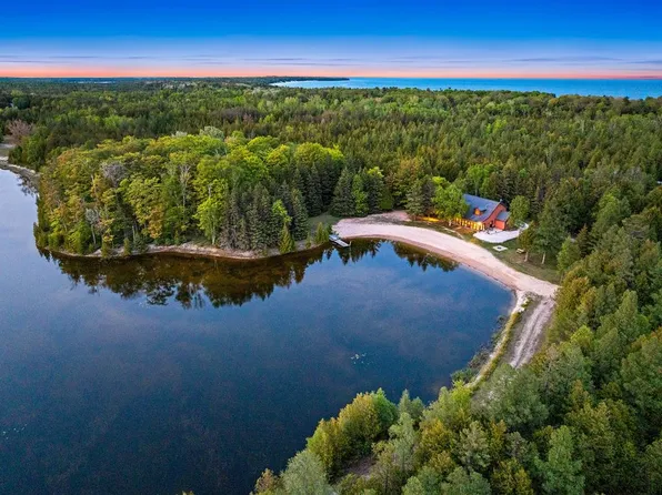 4721 Lake Of The Woods Rd, Sturgeon Bay, WI 54235