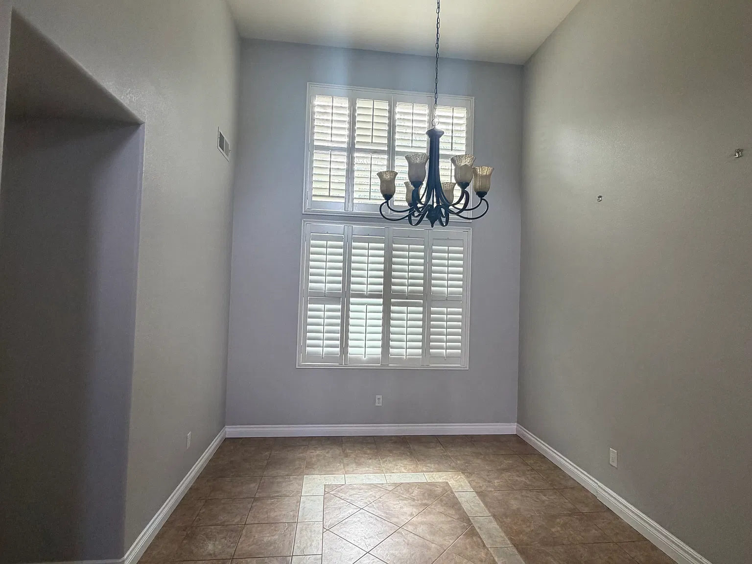 5 bed, 2871 sqft, $5,300 — Photo 3