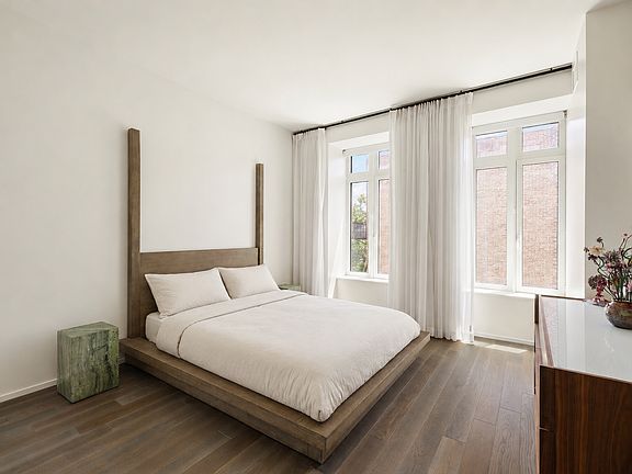 5th image of 543 W 122nd St #5E