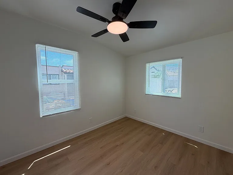 219 S G St — Photo 20
