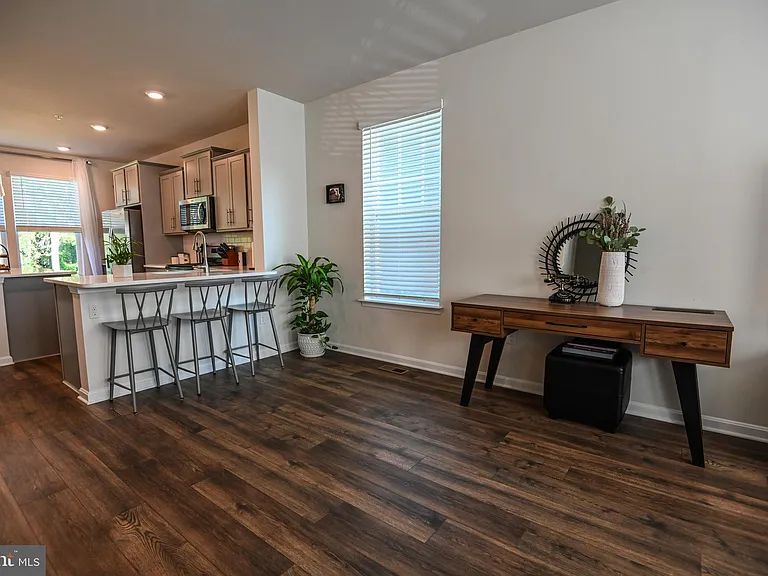 2047 Hinshaw Dr — Photo 16