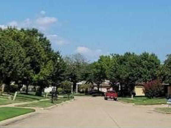 Exterior Neighborhood (street photo)