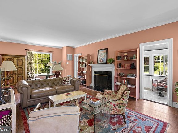 4th image of 4809 Woodside Rd