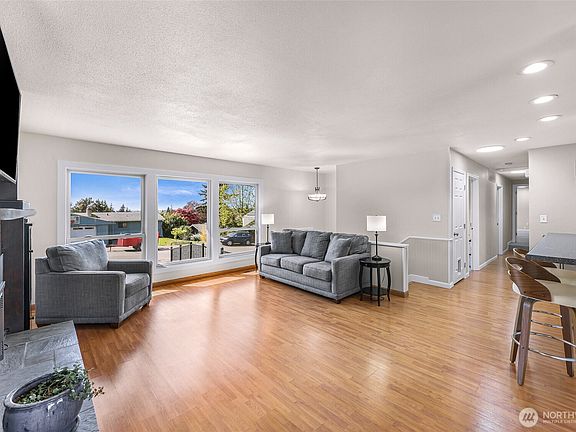 4th image of 2128 St Clair Street