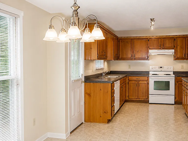 50 W Holly Ct — Photo 2