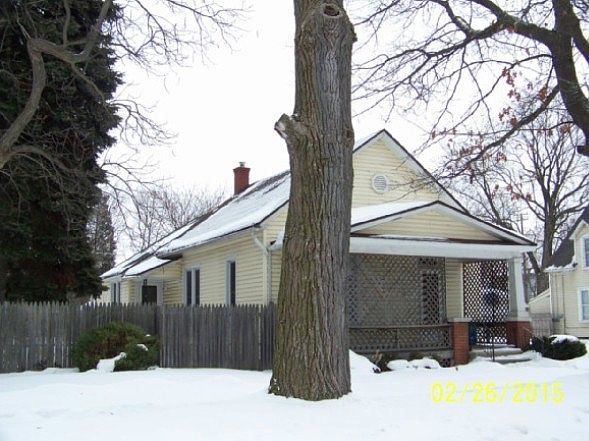 2nd image of 2004 7th St