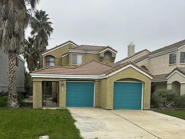 2835 Cherry Hills Dr — Photo 1