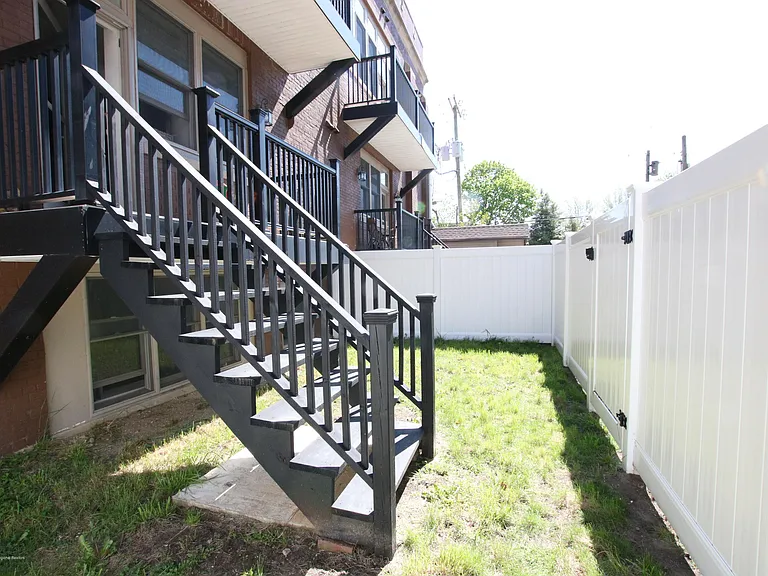 1003 Bond St #5 — Photo 12