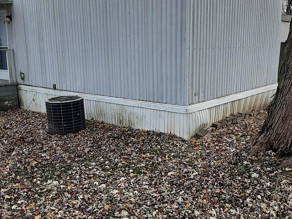 3rd image of 200 N Pine St Trailer 17