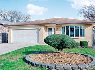 9351 S 83rd Ave, Hickory Hills, IL 60457