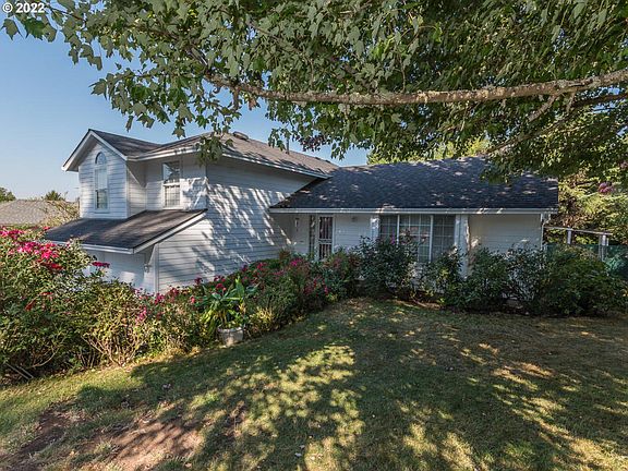 3rd image of 2811 NE 6th St