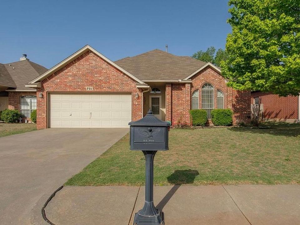 1st image of 701 Oak Creek Dr