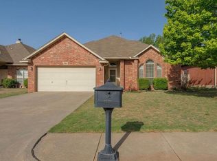 701 Oak Creek Dr, Moore, OK 73160