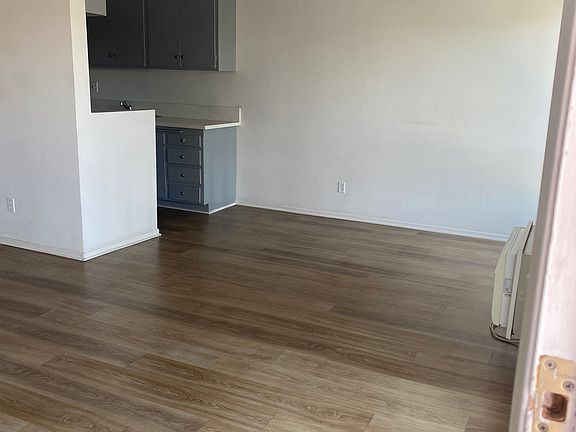 5th image of 528 E Verdugo Ave #J