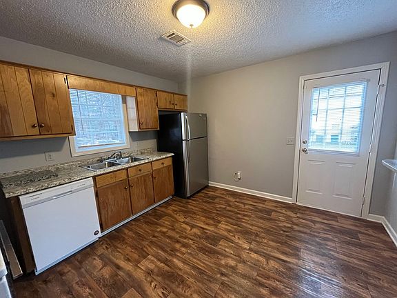 4th image of 95 Bruce St #B
