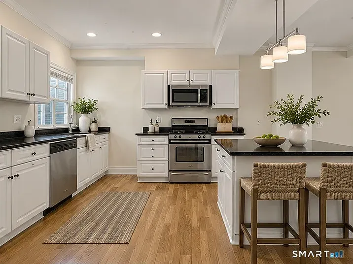 3 bed, 2.5 bath, 2275 sqft, $4,495 — Photo 3