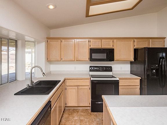 5th image of 3235 Arapaho Dr
