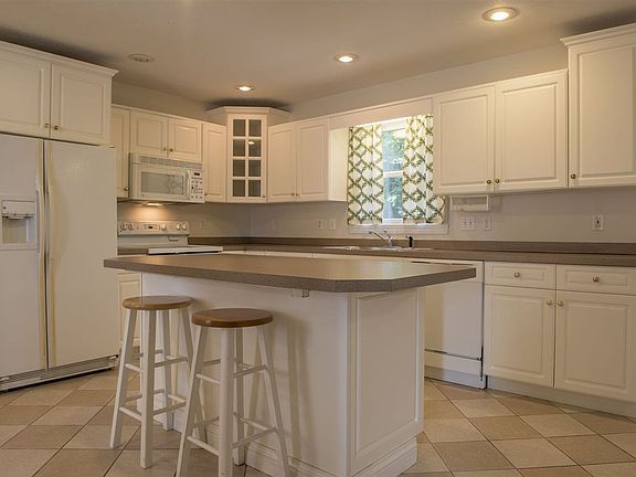 5th image of 536 Mountain View Dr