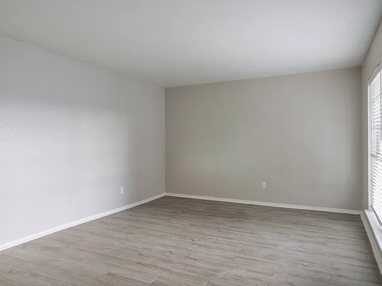 Raintree Apartment Homes — Photo 7