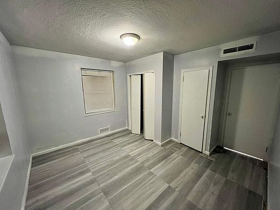5th image of 15825 Van Aken Blvd #105