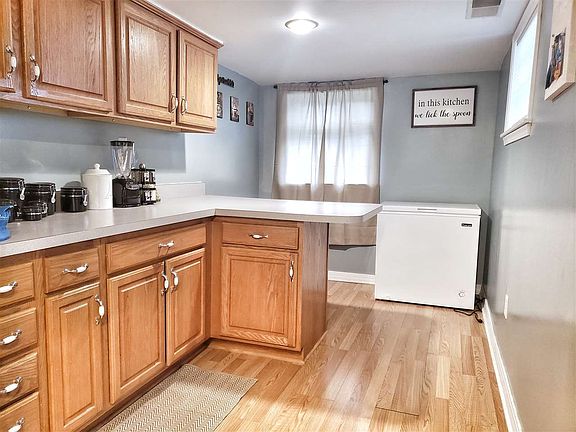 5th image of 5114 Broadway St