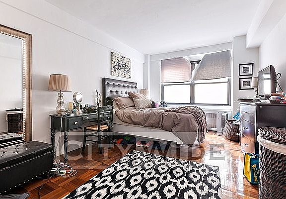 2nd image of 157 E 57th St APT 9G