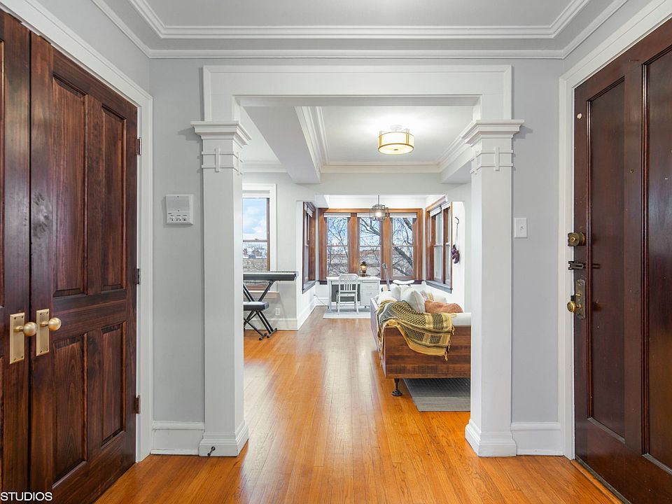 1st image of 1475 W Farragut Ave