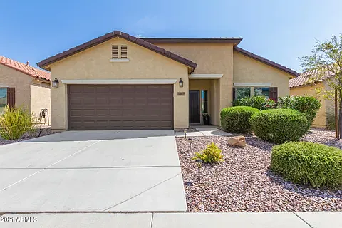 3 bed, 2153 sqft, $2,490 — Photo 2
