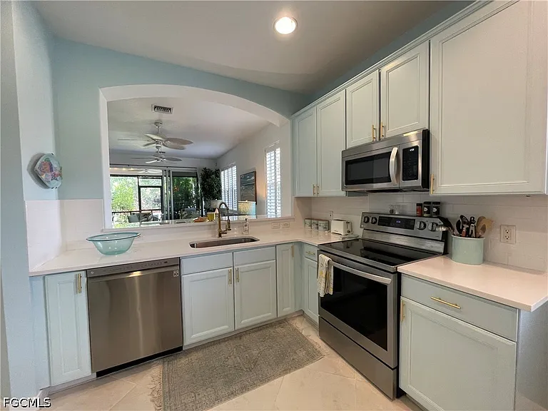 10640 Camarelle Cir — Photo 20