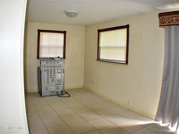 5th image of 3717 Torres Ct