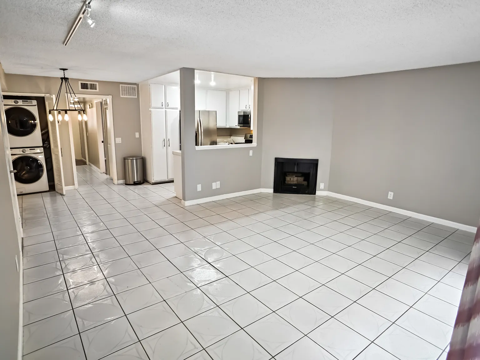 2 bed, 986 sqft, $2,750 — Photo 3