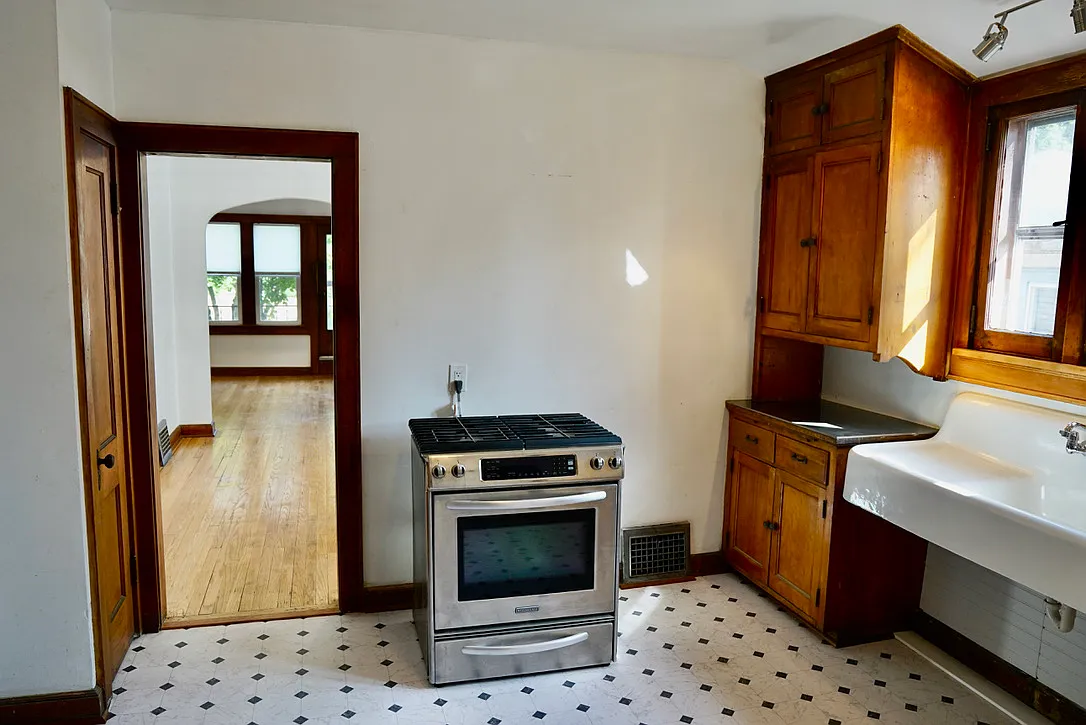 2 bed, 1000 sqft, $995 — Photo 1