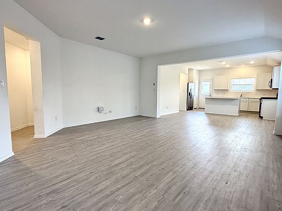 3rd image of 273 Sormonne Loop