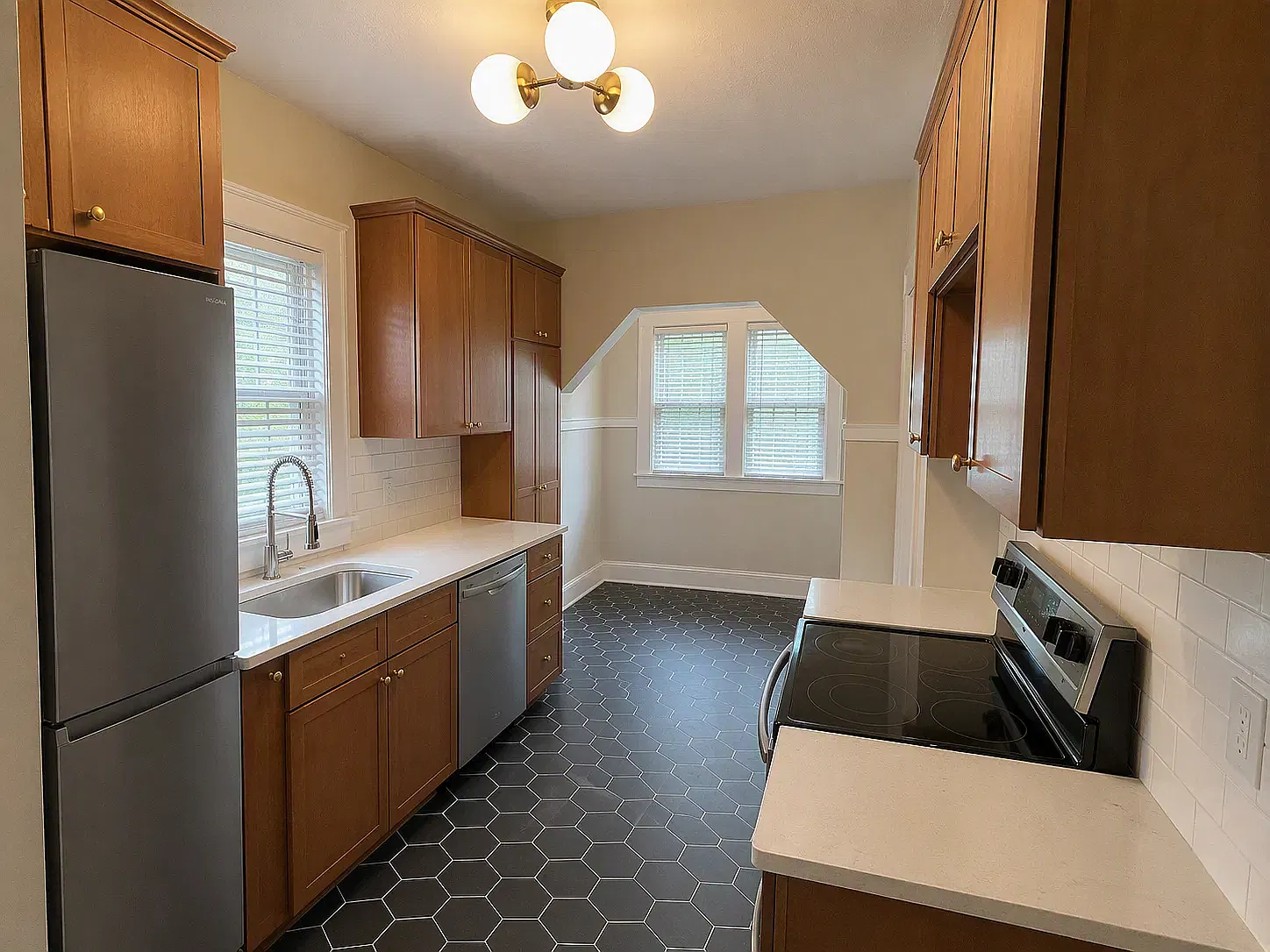 1 bed, 800 sqft, $1,350 — Photo 3