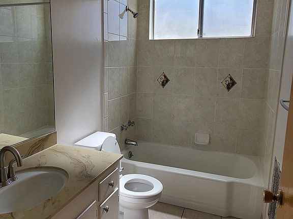 4th image of 119 W Randolph St #5