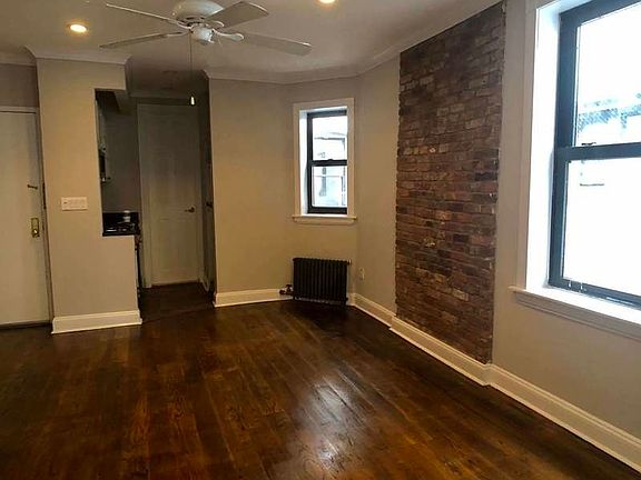 4th image of 121 Christopher St #9